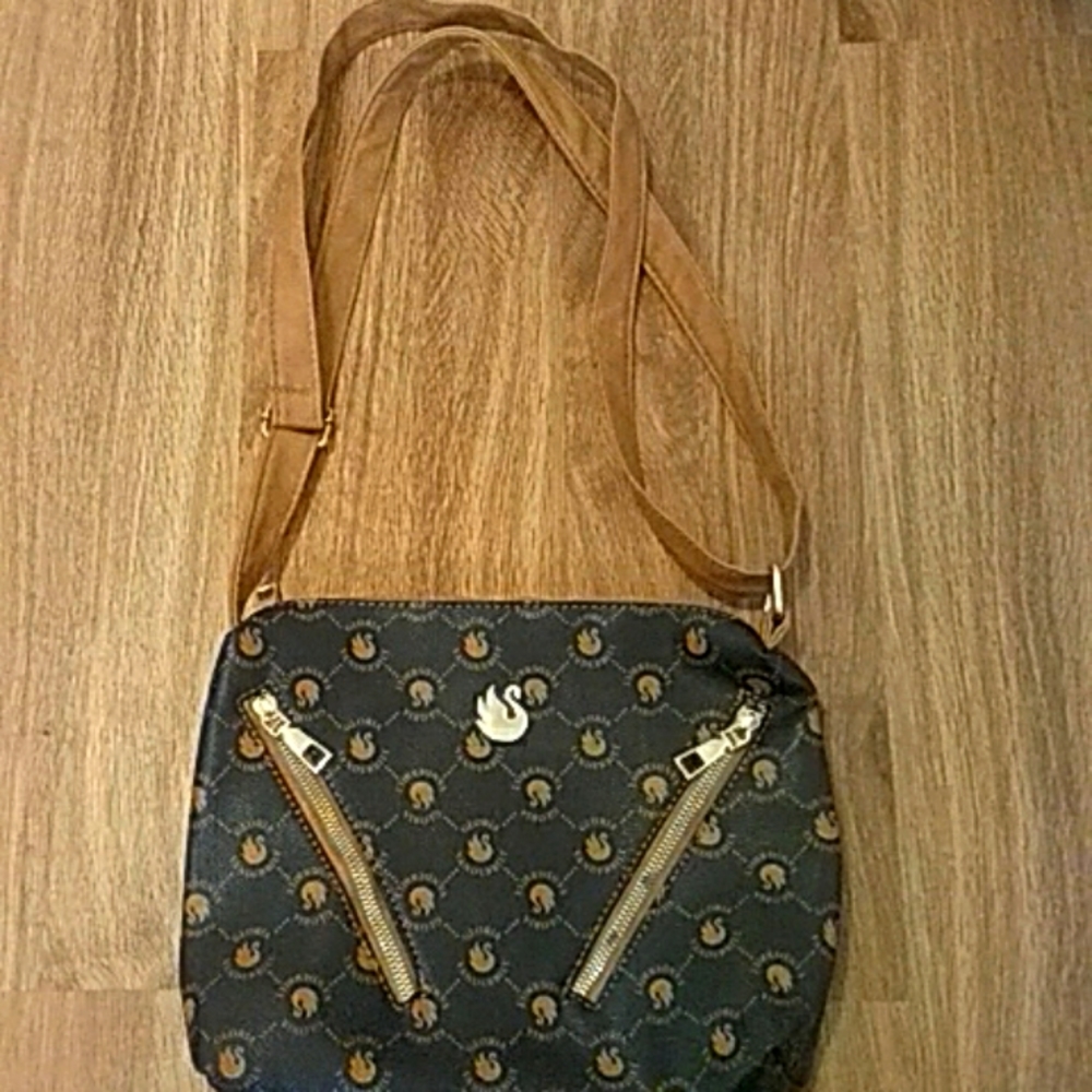 A Gloria Vanderbilt Purse